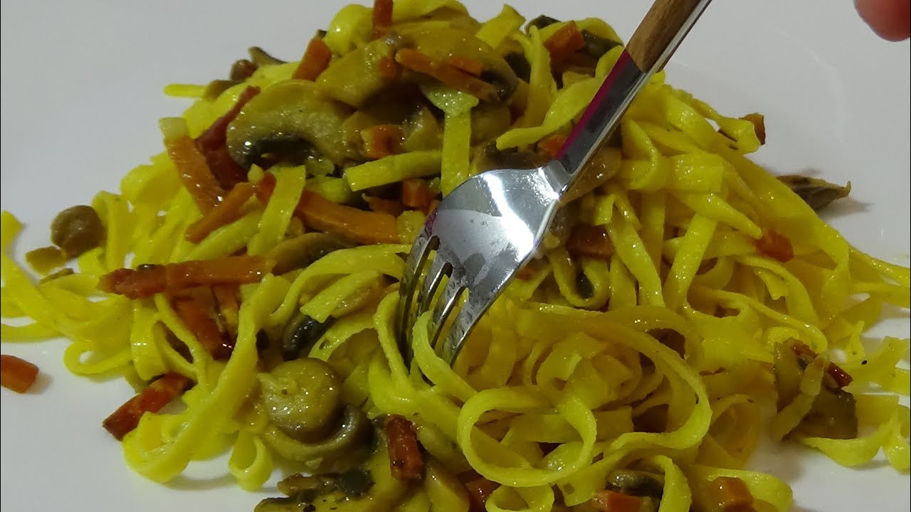 Tagliatelline speck, champignon e zafferano