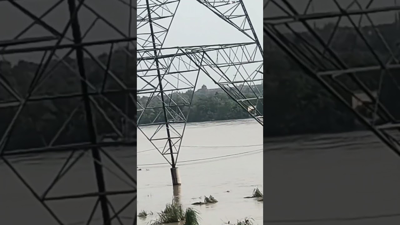 The Yamuna River in Flood - View From Inside Delhi Metro 2025