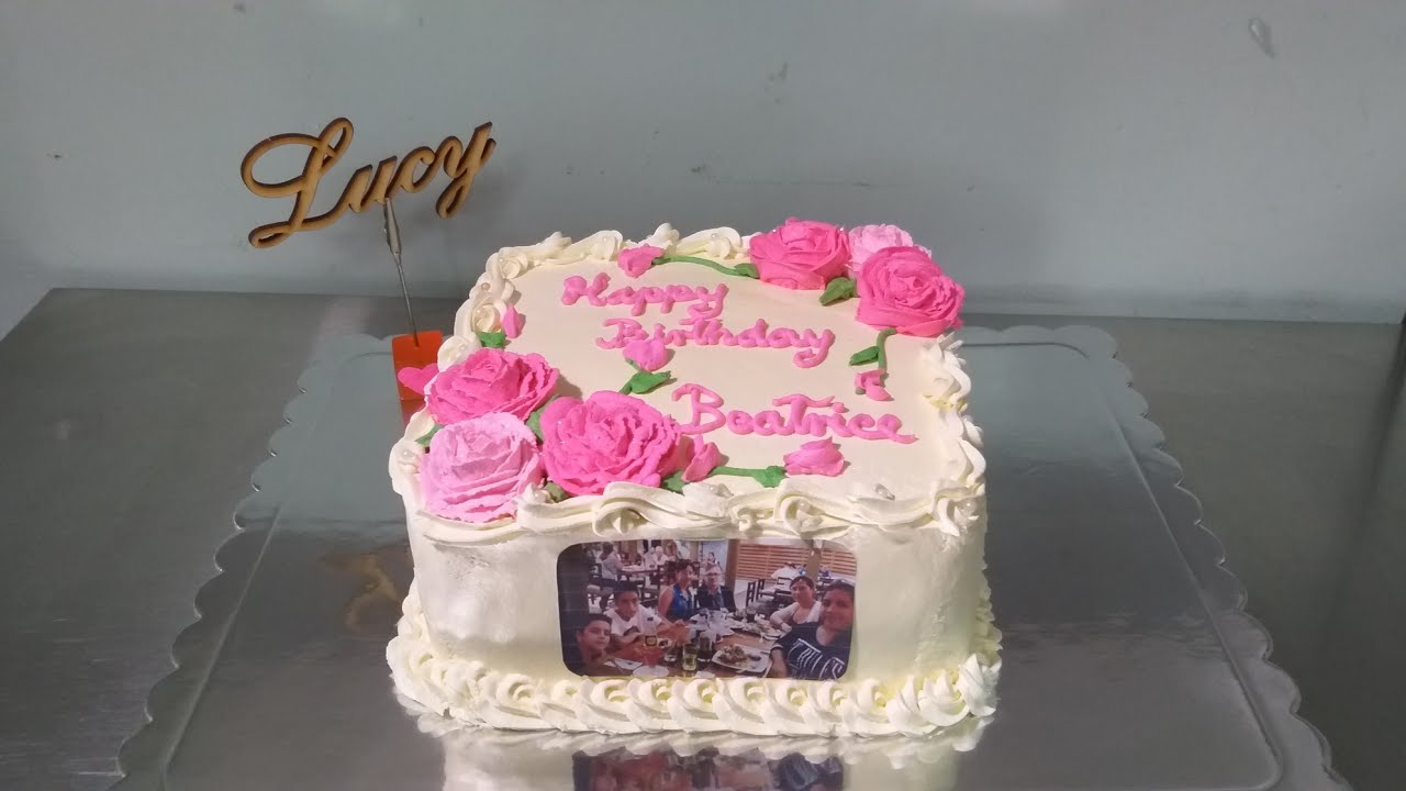 Pastel cuadrado con chantilly para dama