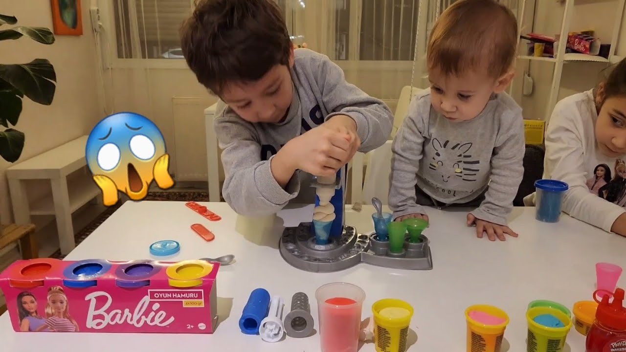 Eylül ve Poyraz Oyun Hamuru Dondurma Makinesiyle Dondurma Yaptı | fun kids video