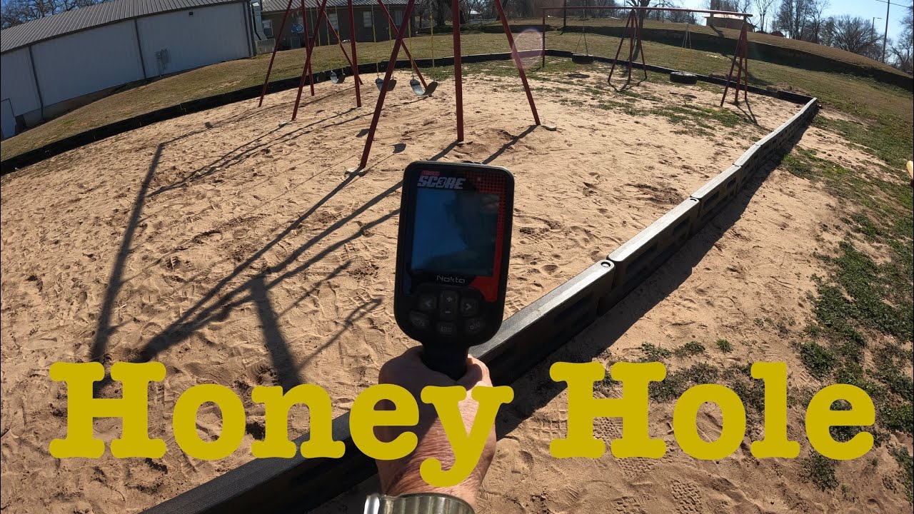 Live hunt back at the honey hole with the Nokta Triple Score.