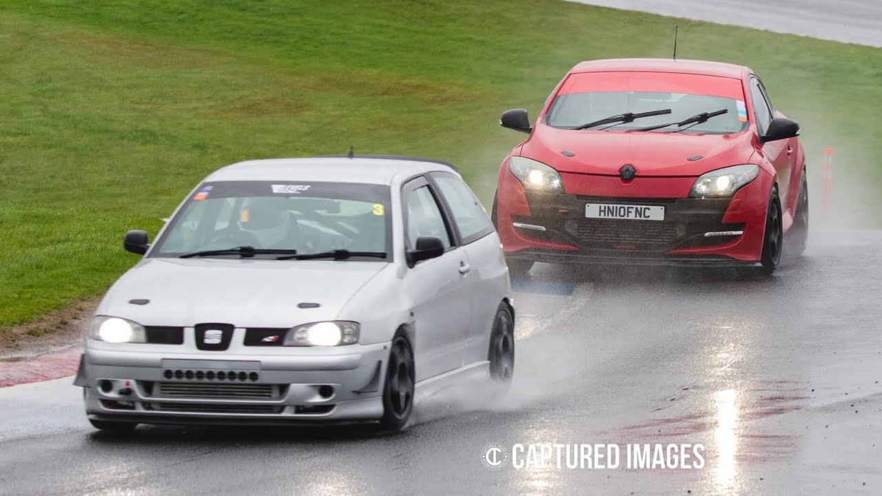 Ibiza Cupra vs Megane RS | Knockhill Wet Laps!