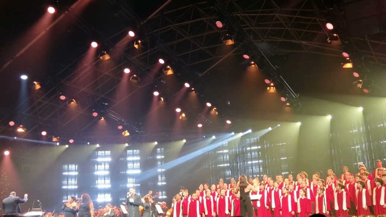 Marco Mengoni @ Joseph Calleja Christmas Special, Malta, 19.12.2025. Luce