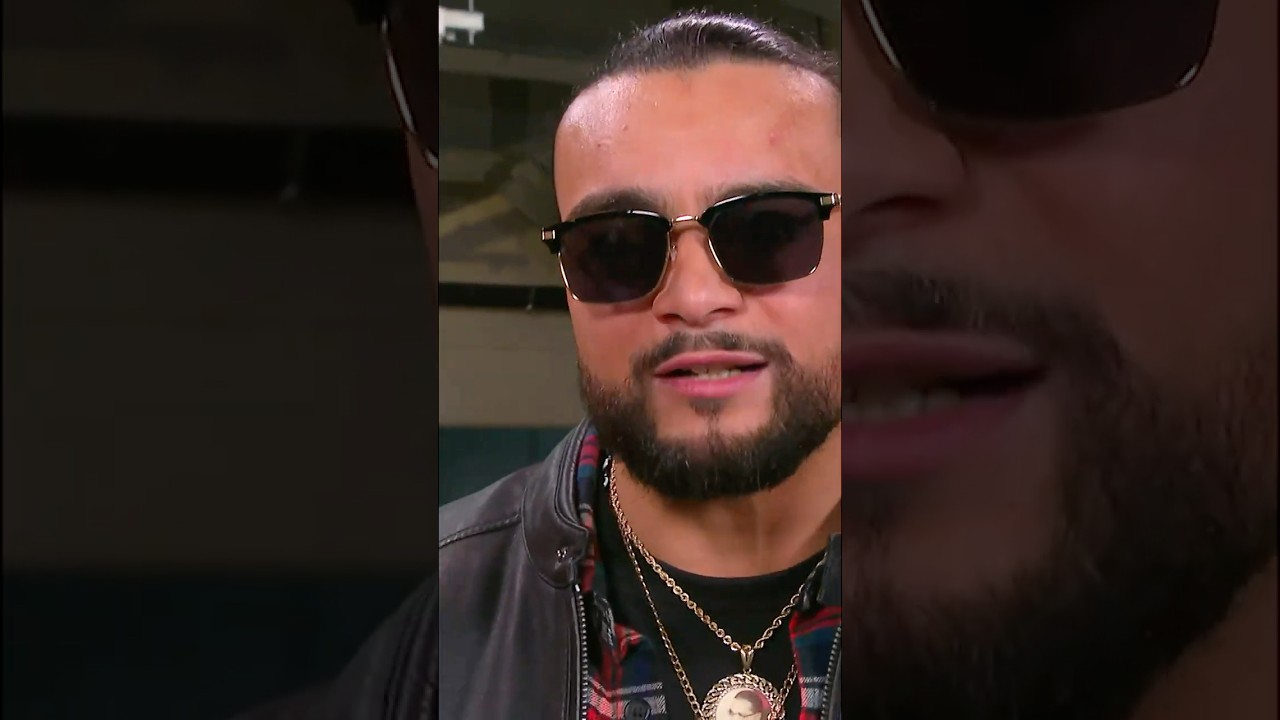 Mike Santana is here to keep a close eye on the TNA World Championship Match! 👀 #WWEBattleground