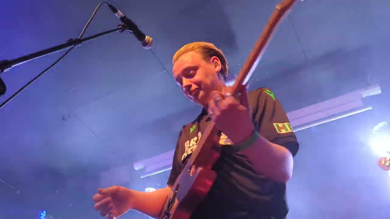 Looking at You - Only the Poets (Live @ Colours, Hoxton - 24/04/2022)
