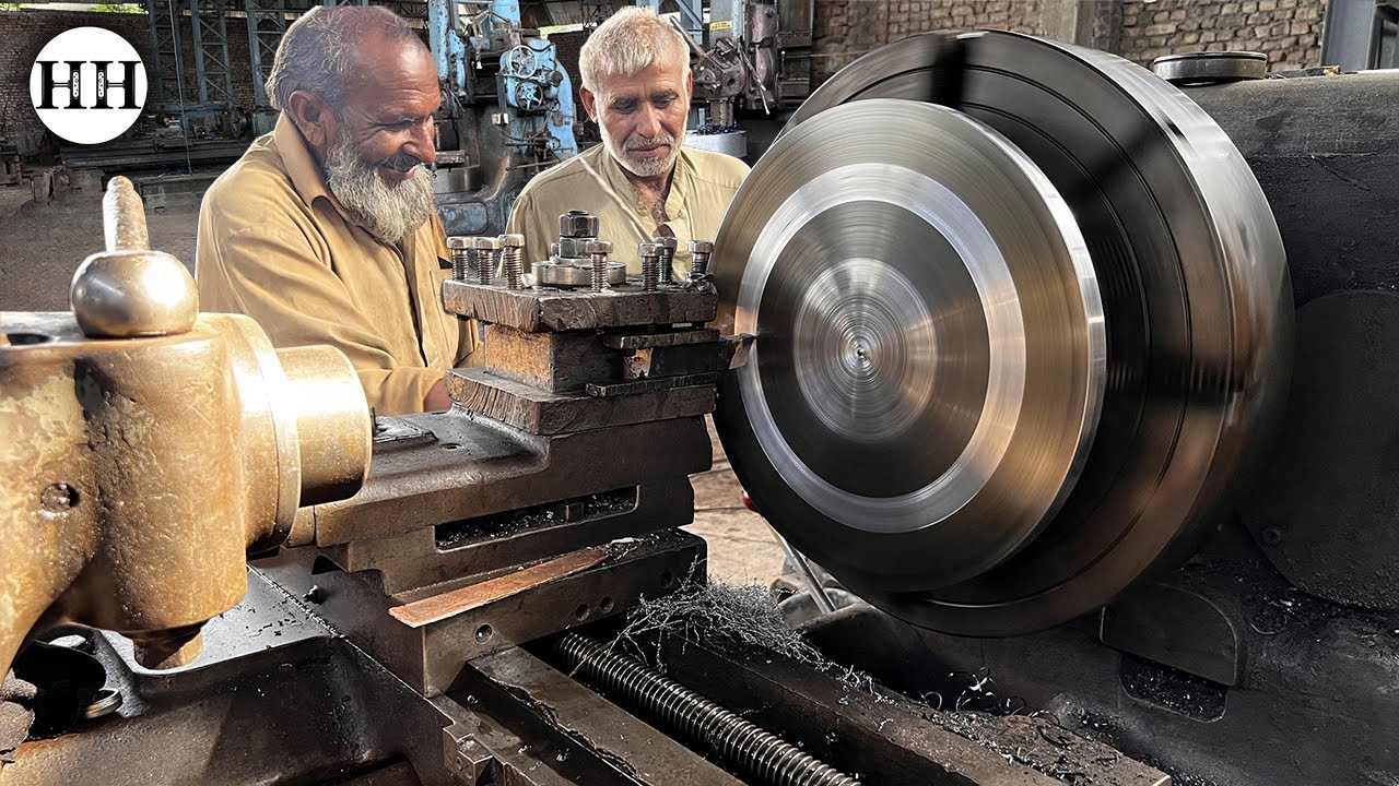 Manual Machining: Veteran Machinists turned Industrial Gearbox Housing Plate with Oldest Lathe