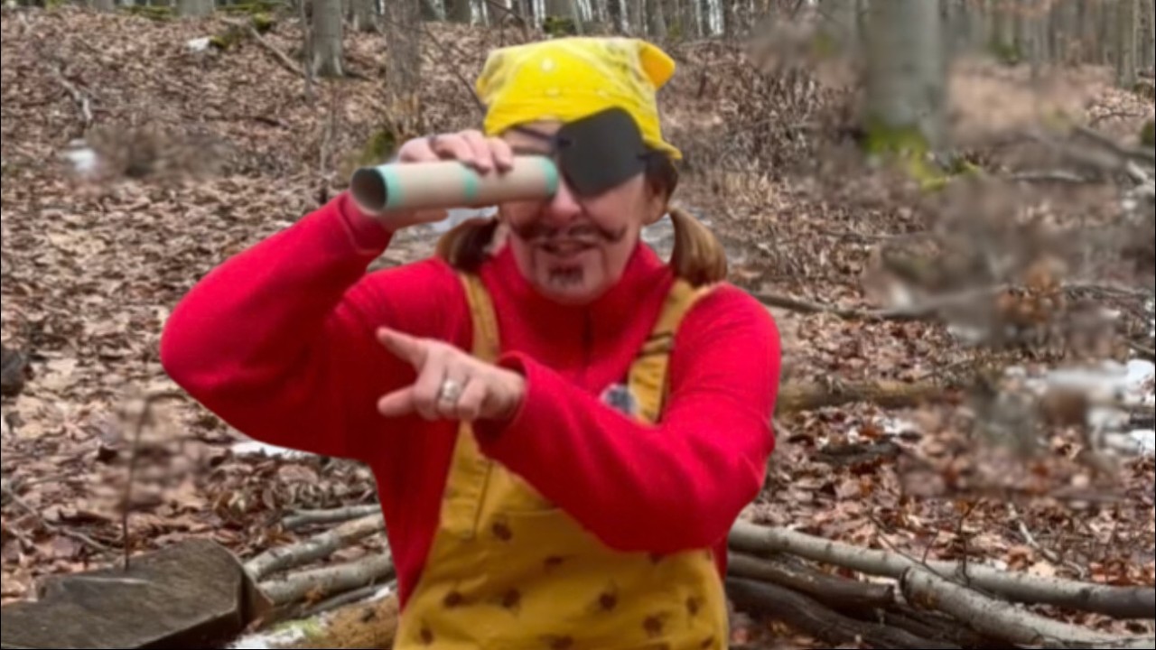 Ein Piratenschiff im Wald bauen 🌿⚓ Fantasie-Abenteuer mit Susi Sonne