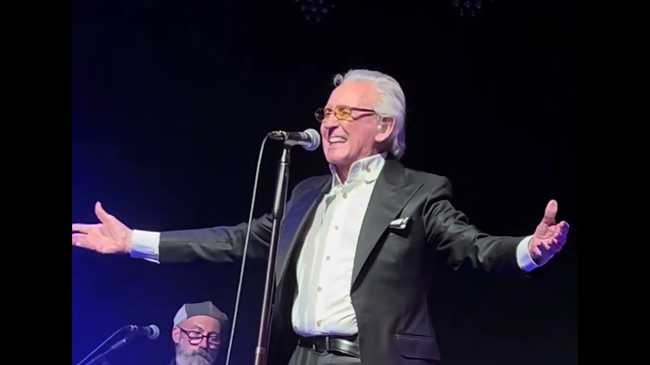 Tony Christie - Walk Like a Panther (Live Cromer 27/03/25)