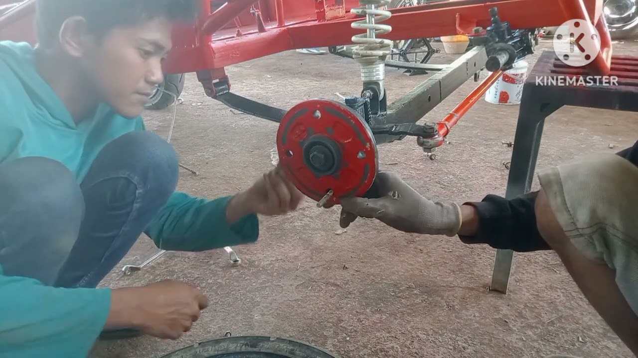 MERAKIT MOBIL MESIN MOTOR,2 DESA CUMA ADA 1