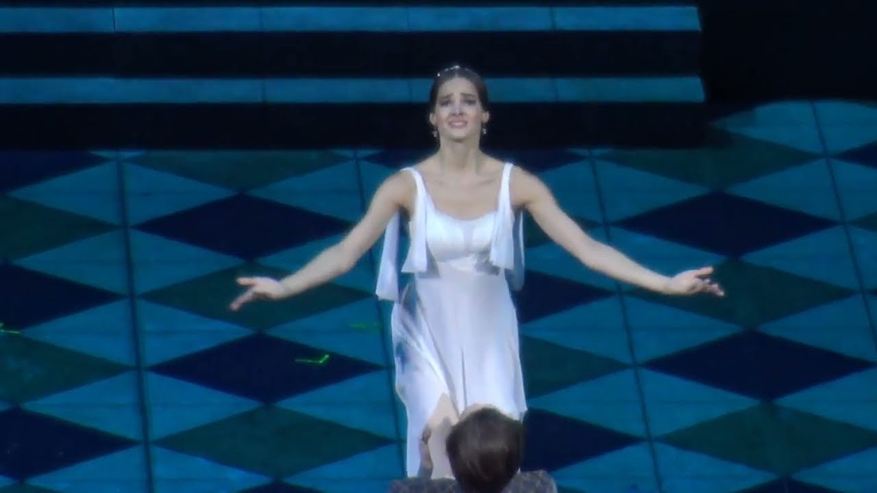 Eleonora Sevenard and Vladislav Lantratov in ballet Romeo and Juliet