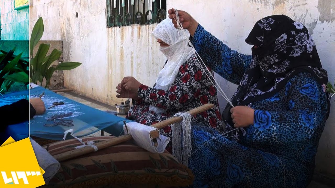 جلسات نسائية للشك على النول في إدلب