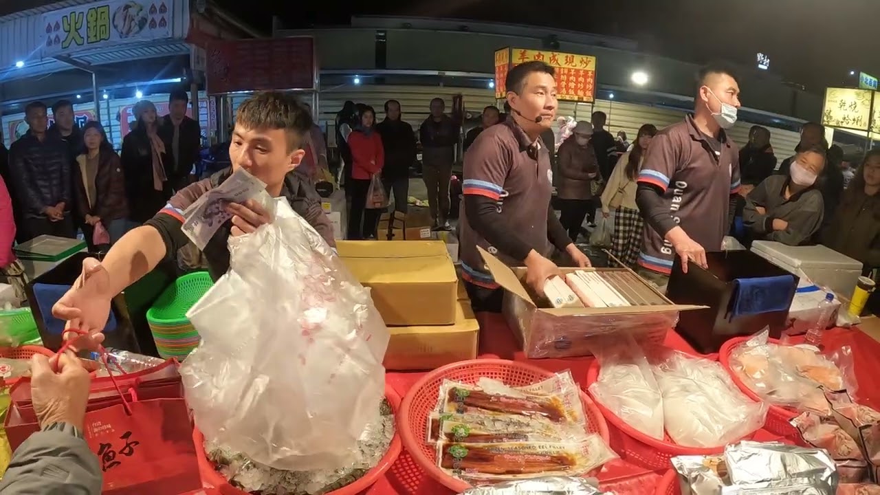 17  感謝這位大哥懂買~大片10兩烏魚子，買過在回購，便宜好吃的~ #嘉義趙又廷 #全晟海產 #週一台南永大夜市 #海鮮拍賣 #海鮮叫賣