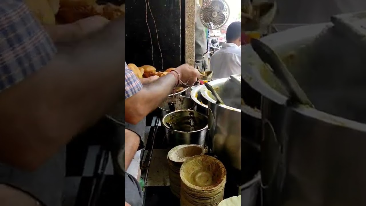 Desi Ghee Bedmi Poori with Aloo Sabji | 📍Shri Girraj Misthan Bhandar, Govardhan, Mathura