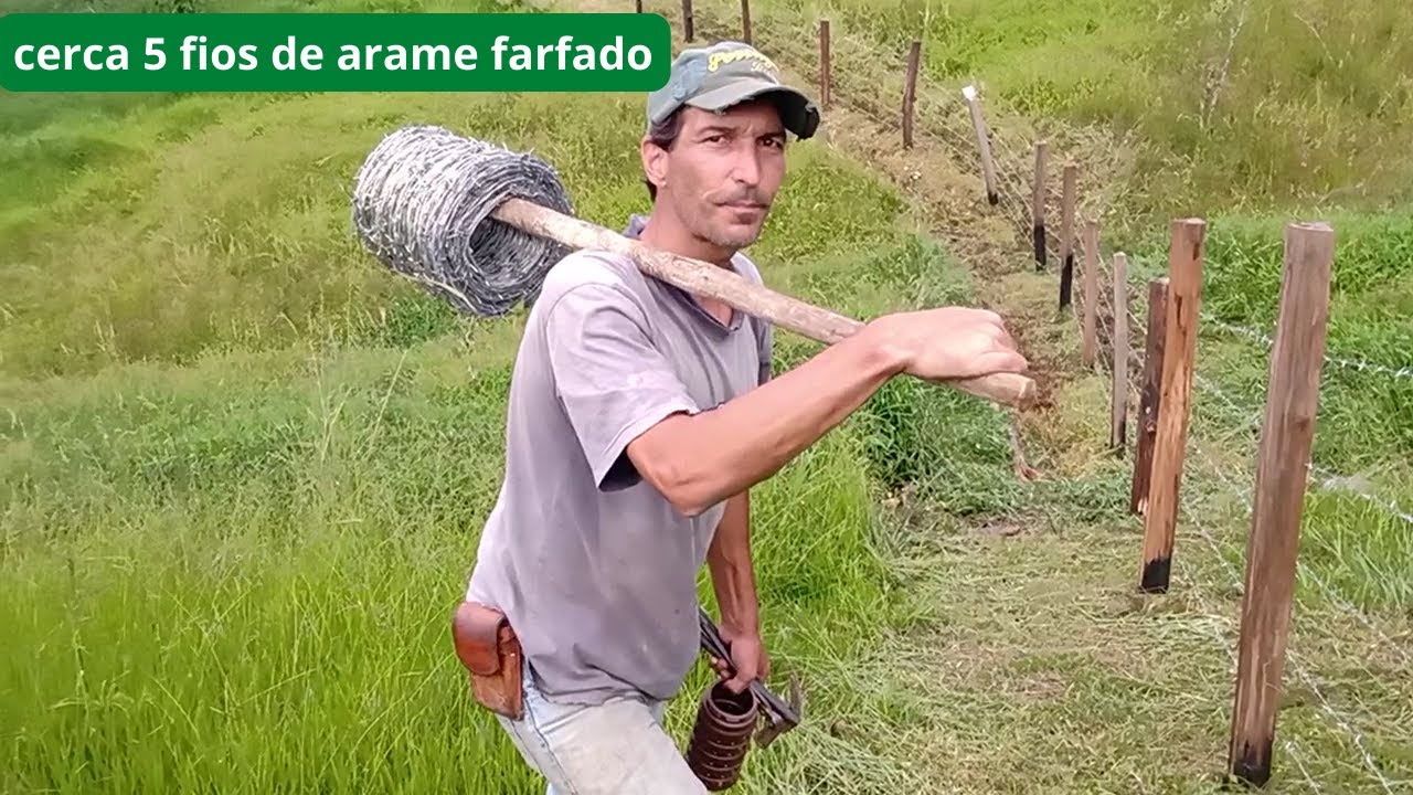 Fazendo cerca de arame farpado 5 fios, fechando o pasto dos bezerros