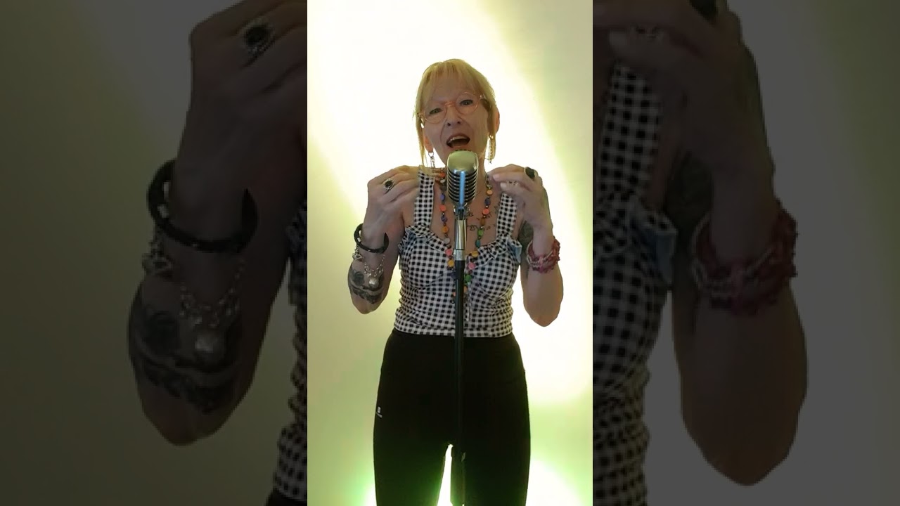 *En blue jeans et blouson d'cuir*  Reprise Géraldine Dina