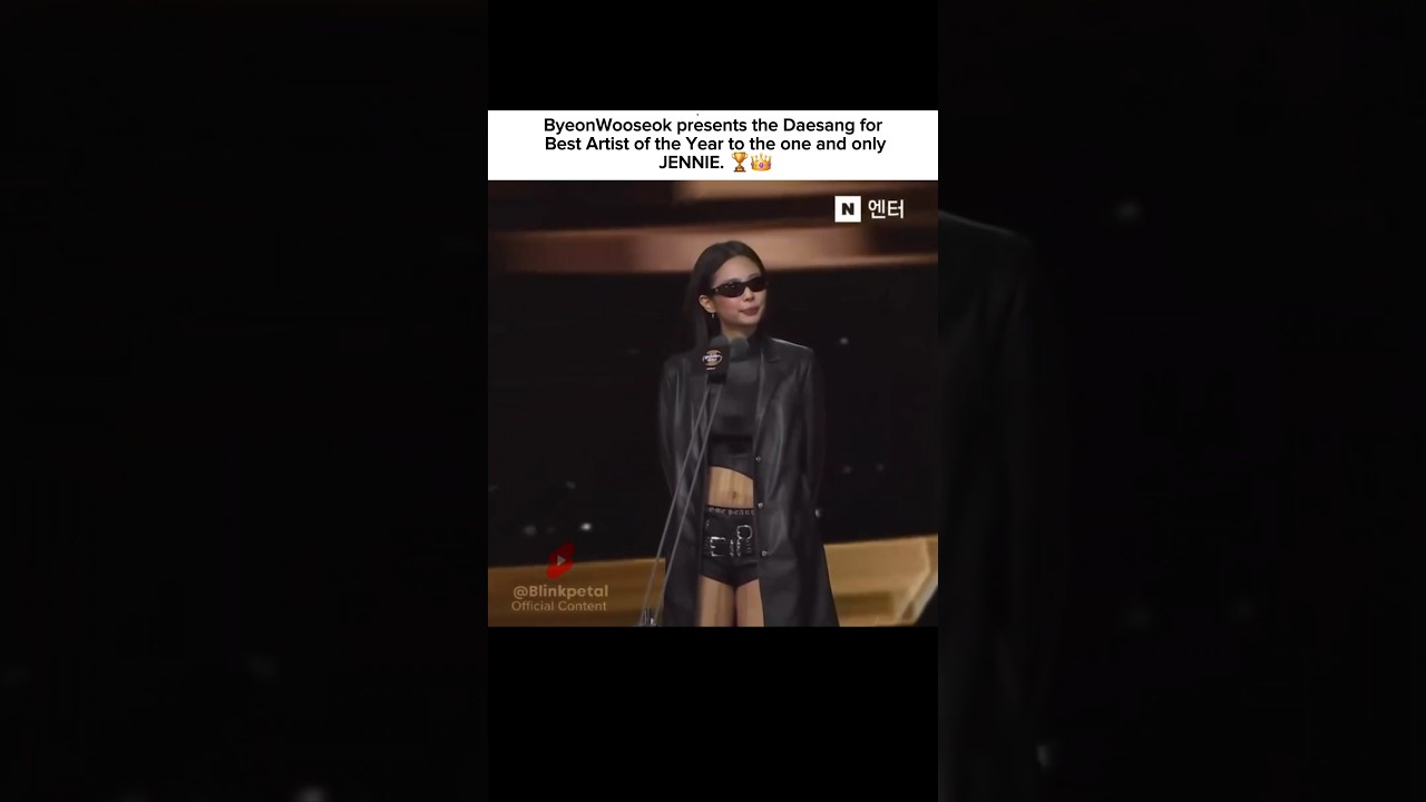 Jennie won artist of the year at golden disc award 😱😳 