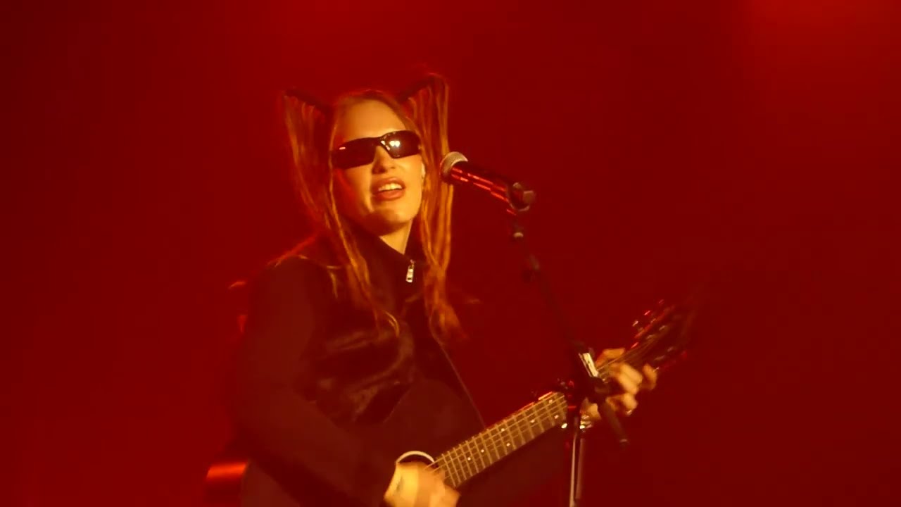 Eartheater - Below the Clavicle (3 June 2024 at Melkweg, Amsterdam)