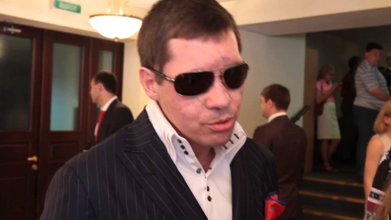 Александр Пабат впервые после несчастного случая вышел на работу.