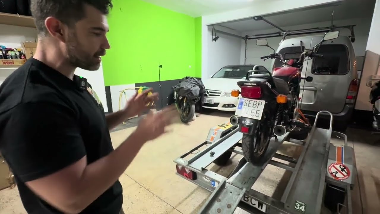 Cómo atar tu moto PERFECTAMENTE al remolque.