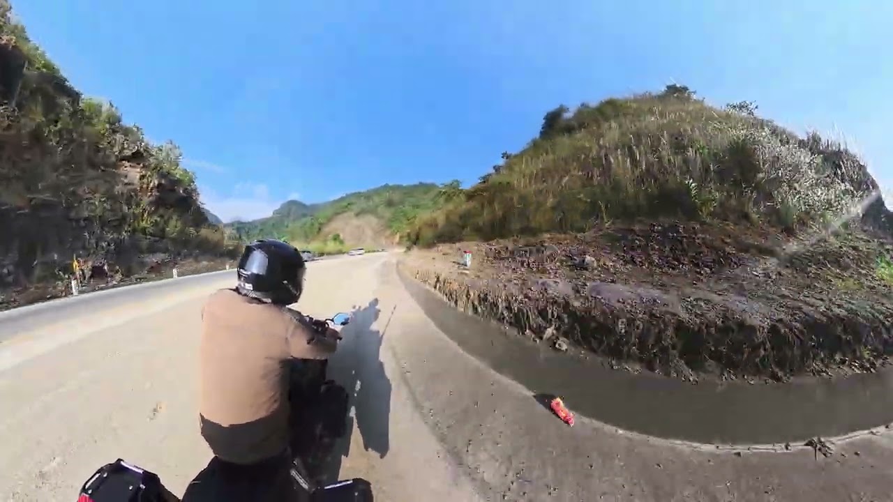 Đèo đá trắng Hoà Bình
