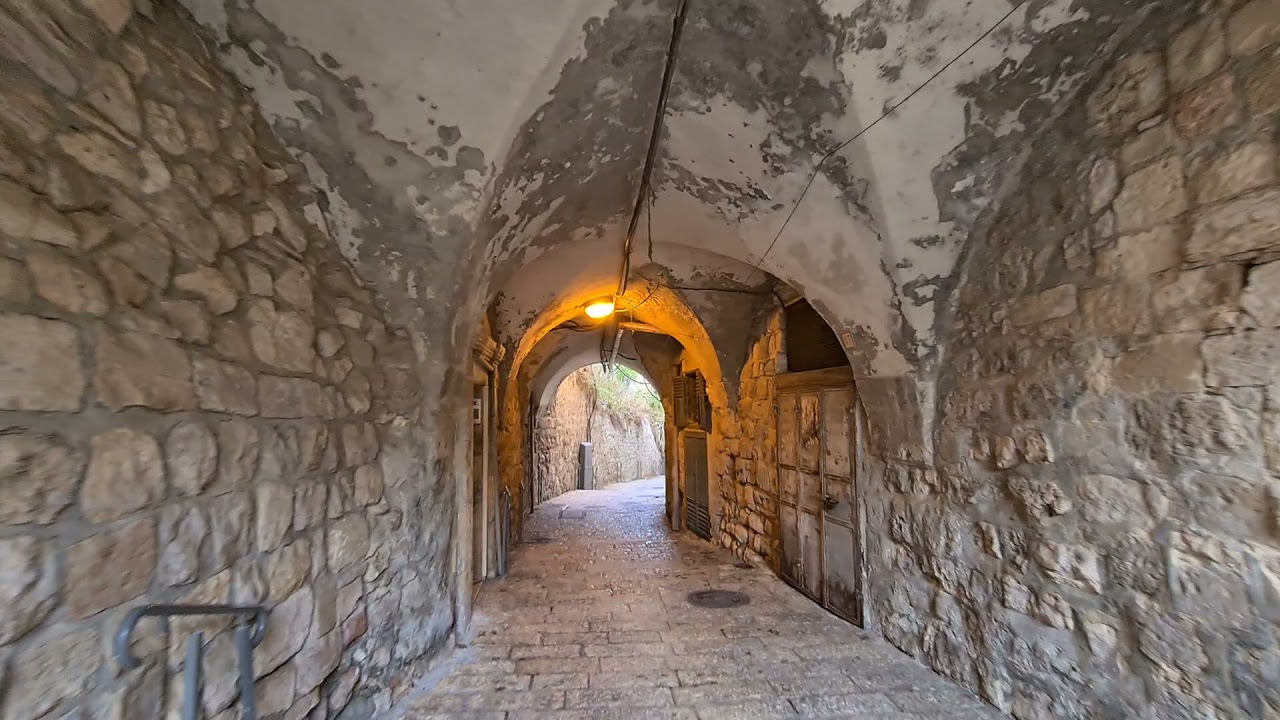 From the tomb of St. James to the tomb of Jesus - Jerusalem walking tour with extensive information