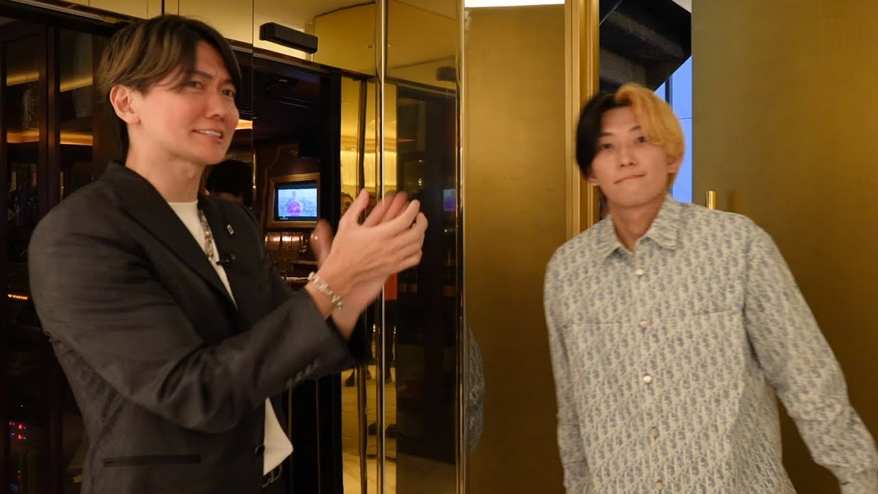 新人ホストのヒカルが店にやってきました。