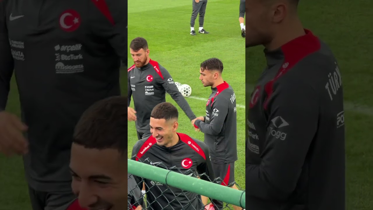 Salih &Ouml;zcan&rsquo;dan Yunus Akg&uuml;n&rsquo;e m&uuml;dahale 😀 #millitakım