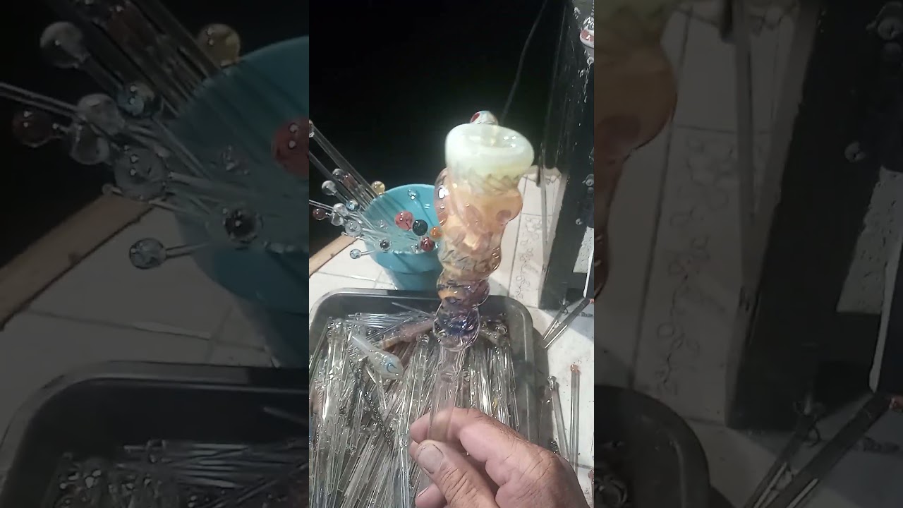 #glassblower #glassblowing #glasspipes #lampworking