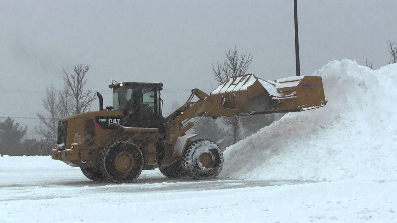 Cat 938H Plowing Snow