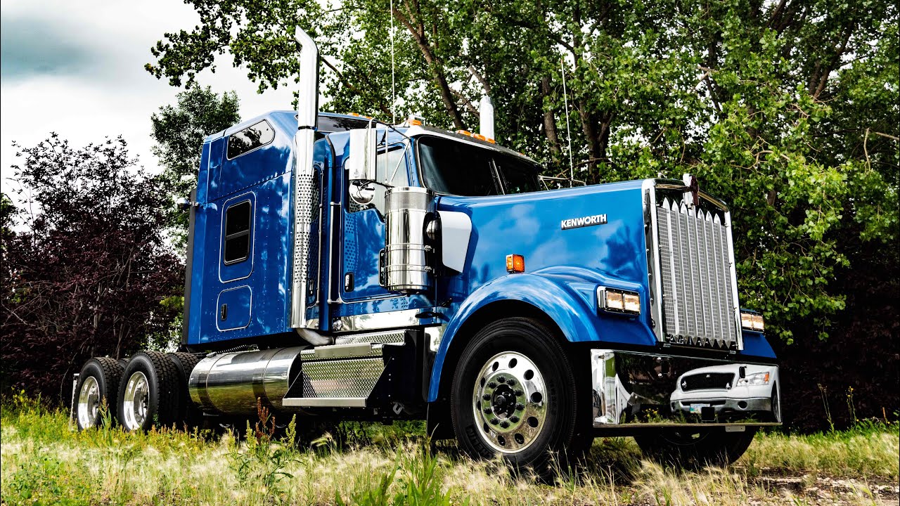 Kenworth W900L 72 2020 года с двигателем Cummins X15 мощностью 565 л.с. и механической коробкой п...