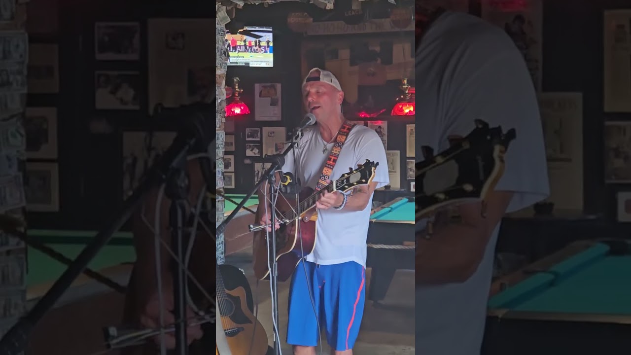 Kenny Chesney  stopped into Captain Tony's Saloon in Key West. Sings 