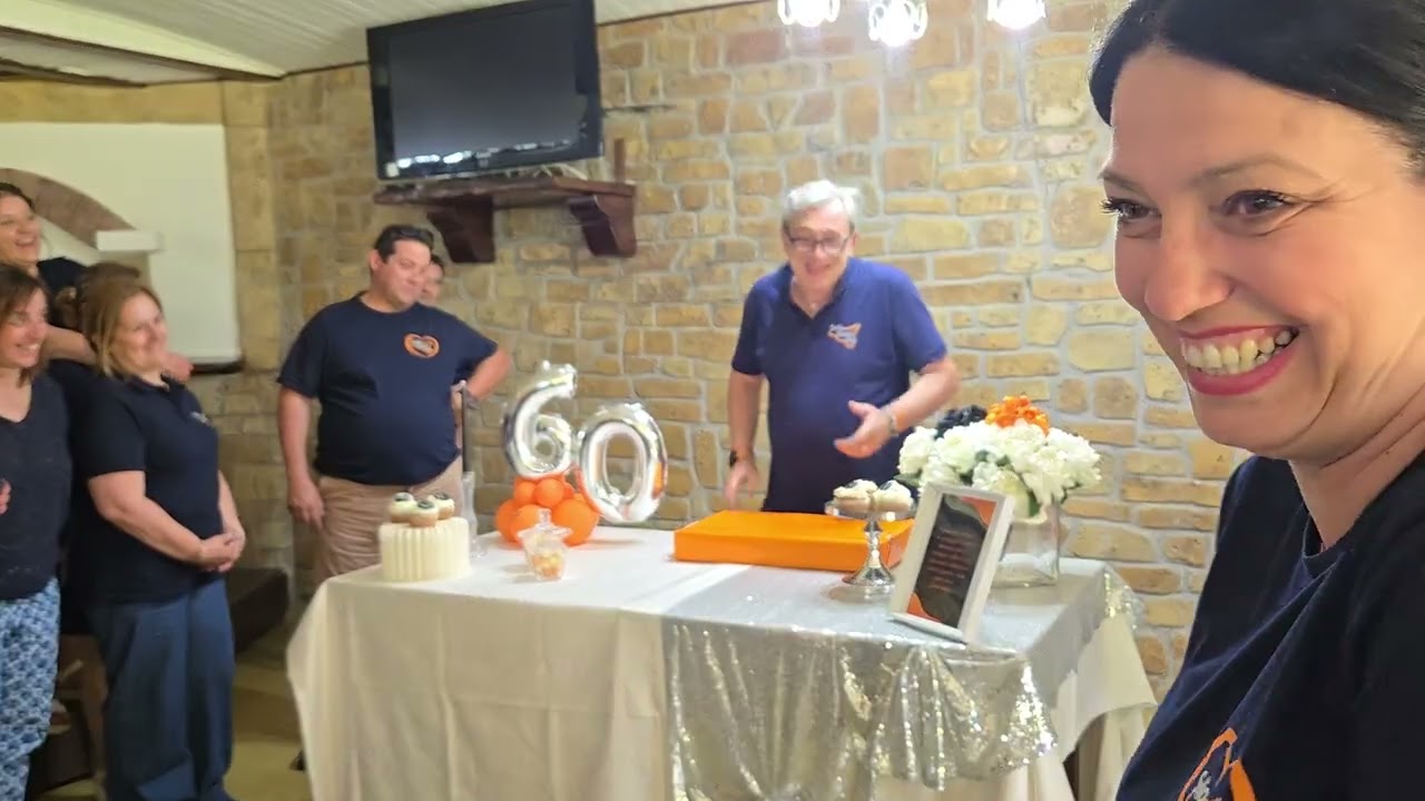 9 La consegna del regalo dei soci