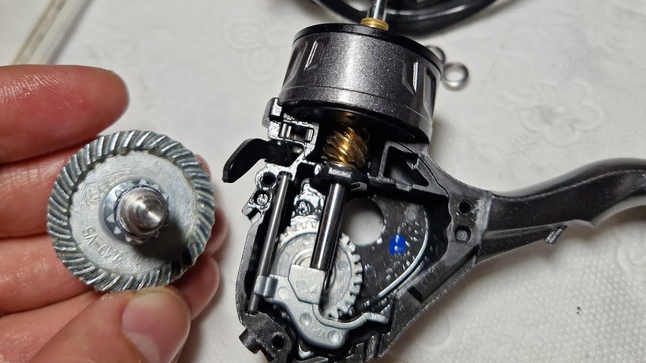 Daiwa Exceller. обкатка заводской смазки сезоном. ТО. полировка штока. апгрейд кноба.