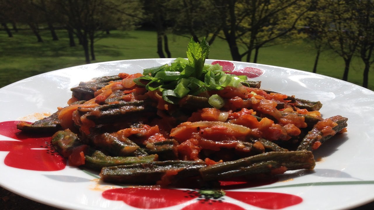 Lebanese Sautéed Okra - Bamieh B'zeit - طريقة تحضير البامية بالزيت اللبنانية