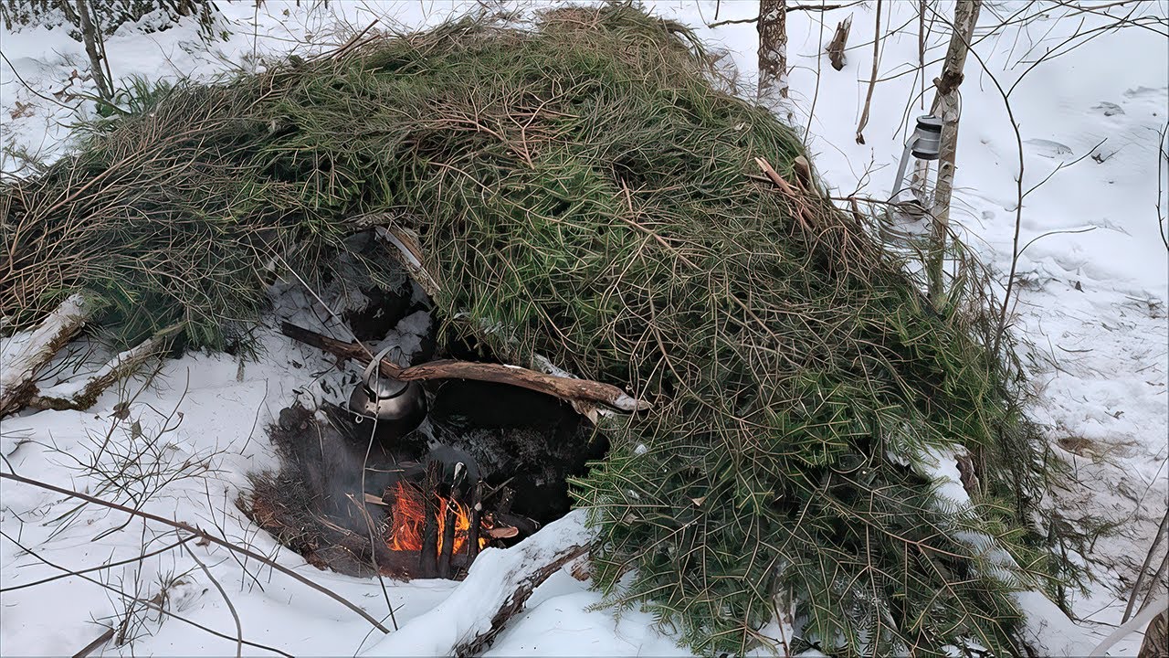 SURVIVAL IN THE FROZY WILD FOREST. BUILDING A SAFE SHELTER FROM COLD AND WIND. WINTER BUSHCRAFT