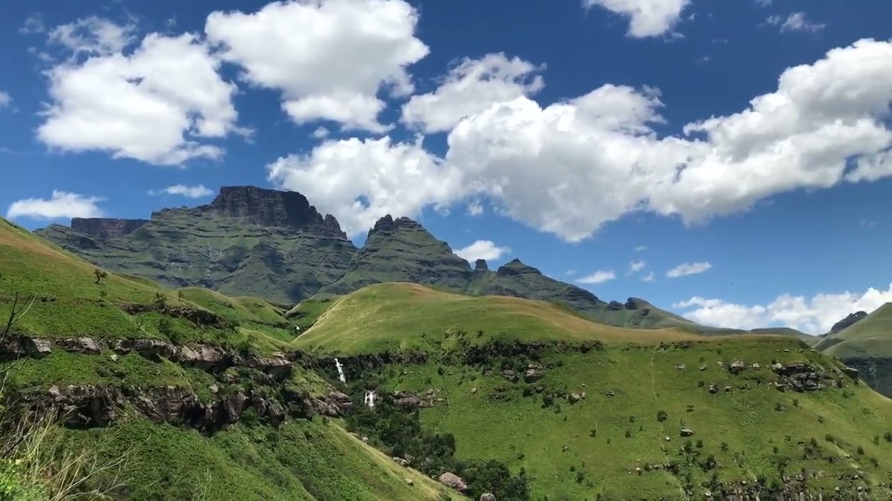 THE DRAKENSBERG MOUNTAINS  KWAZULU NATAL | Cathkin Park | CHAMPAGNE VALLEY |