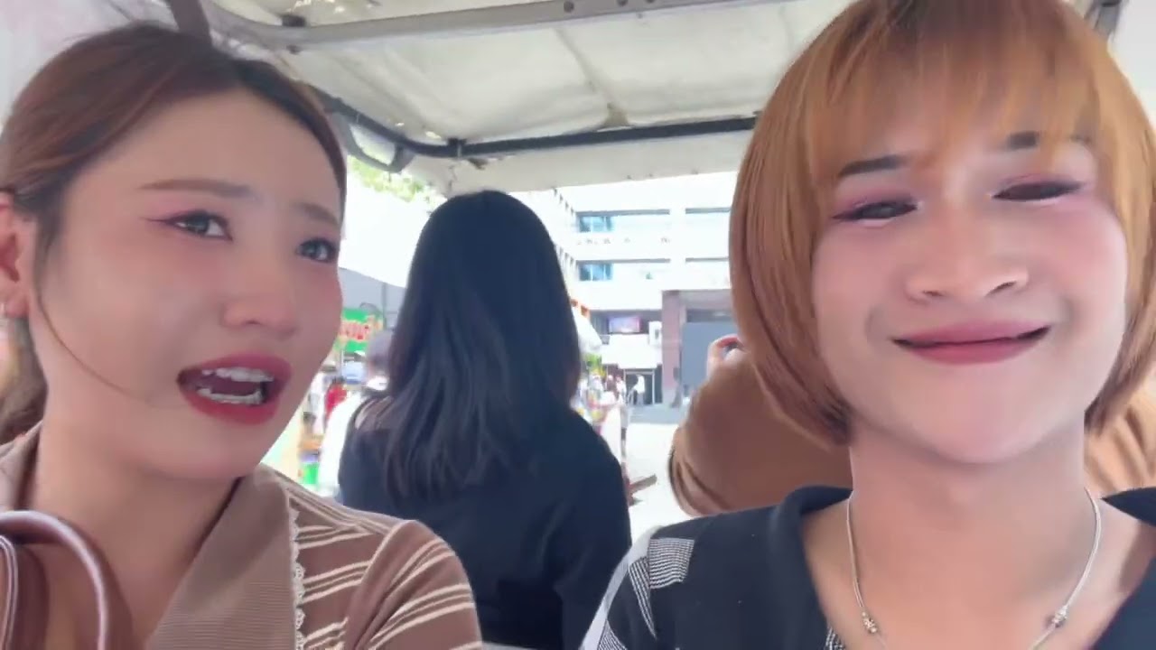 เพื่อนสาวจบแล้ว congratulation นร้า งานนี้มีน้ำตา เป็นใครไปดูววว