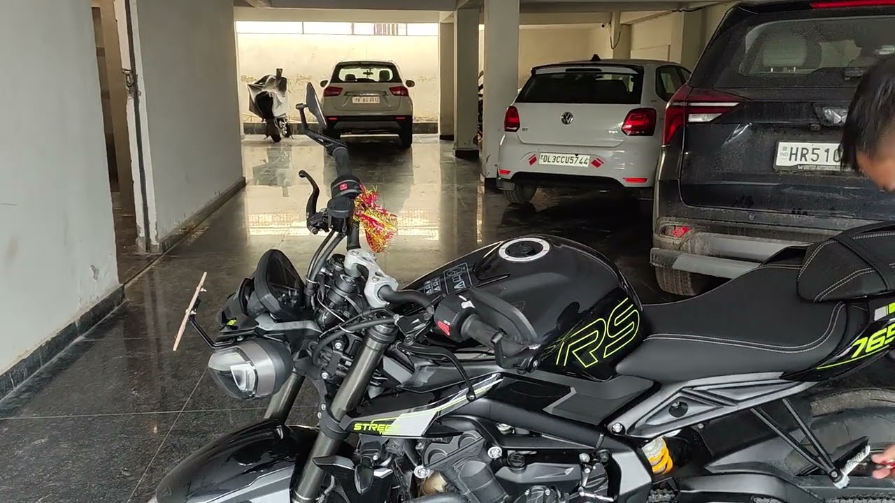 Seat cowl installation on Triumph street triple RS 2024