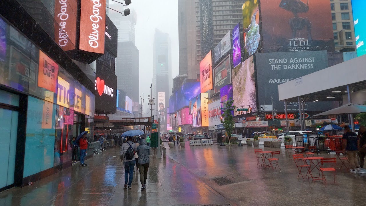 New York City - Rainy Walk in Times Square