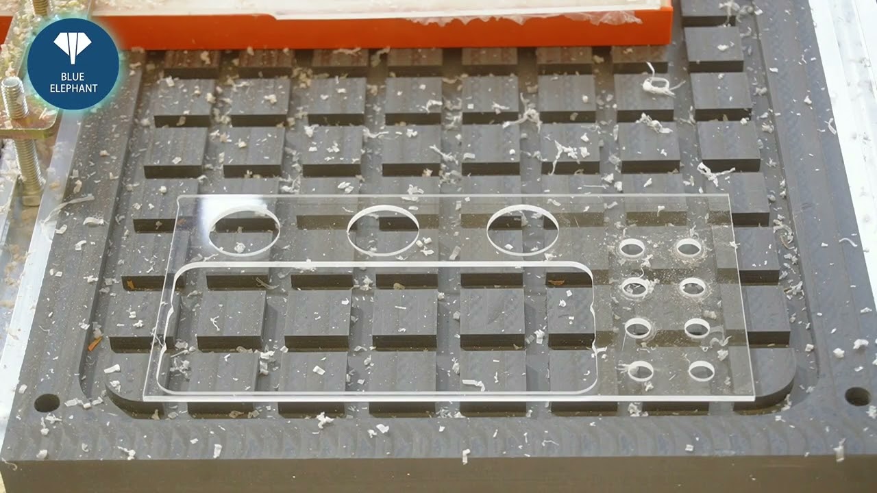 1530ATC CNC router after finishing production, shoot working video on plastic arcylic