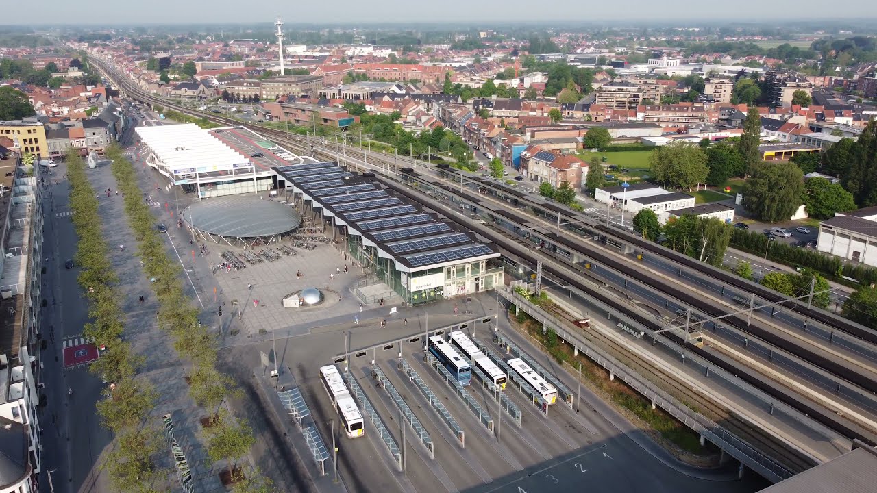 Sint Niklaas train and bus station fast travel in Belgium