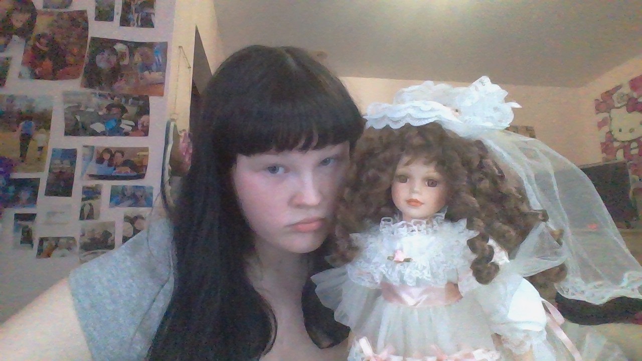 Fixing up my porcelain doll~