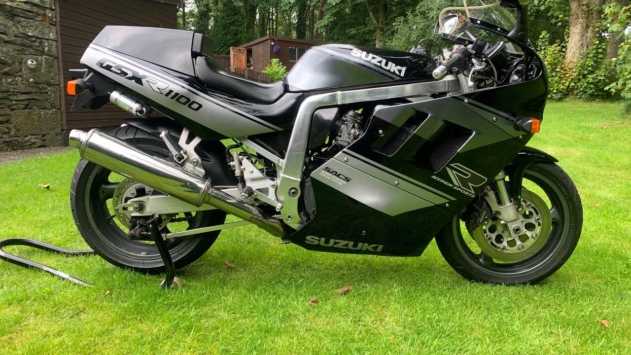 1990 Suzuki Gsxr1100 L  Black/Silver walk around Video.