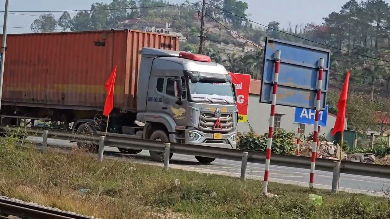 4K TRUCK CONTAINER - Ô tô đầu kéo ben, container, bồn lưu thông nhộn nhịp