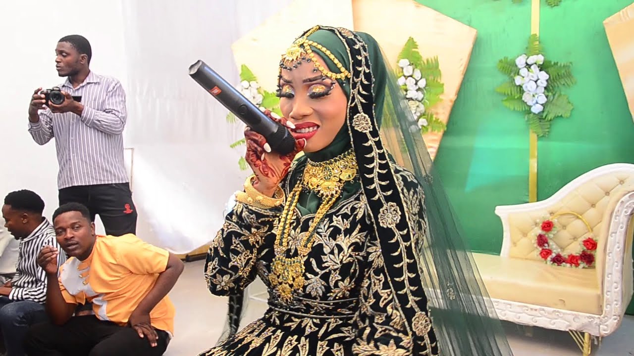 BIBI HARUSI MWENYE POZI ZAKE MJINI ATUPA MADONGO KWA WALIOSEMA HAOLEWI