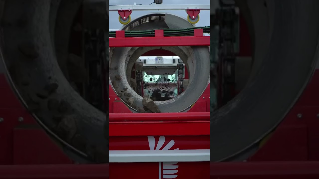Świat rolnictwa zmienia się dzięki Husarya SCS-100!🚜Zbiera kamienie jak magnes. kontakt@usarya.com