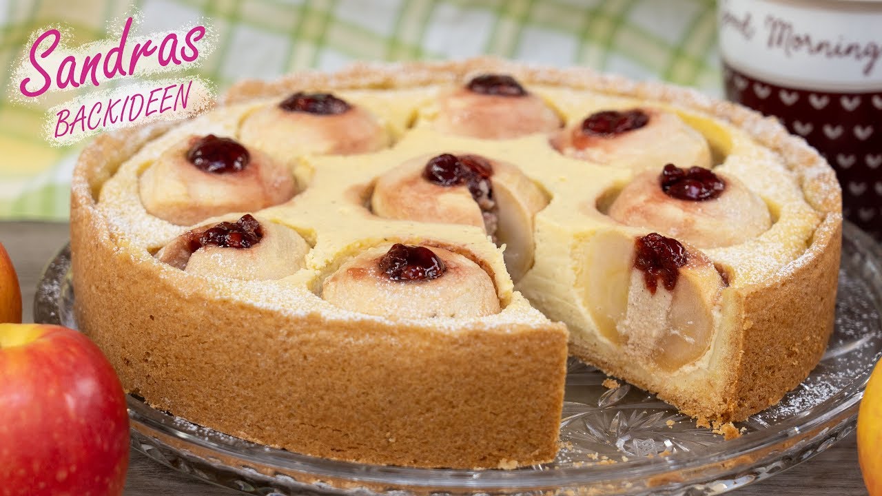 Bratapfelkuchen mit Marzipan und Preiselbeeren | einfaches Rezept für eine 26 cm Form | Apfelkuchen