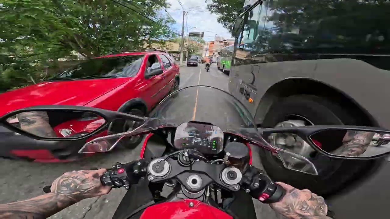 S1000RR VS MT 09 TRACER PIAO NO MORRO