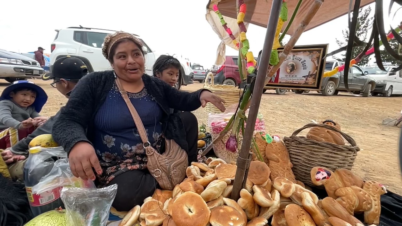 Así se vivió el Todos Santos en La Paz, Bolivia, con mesas para las almas, música en los cementerios