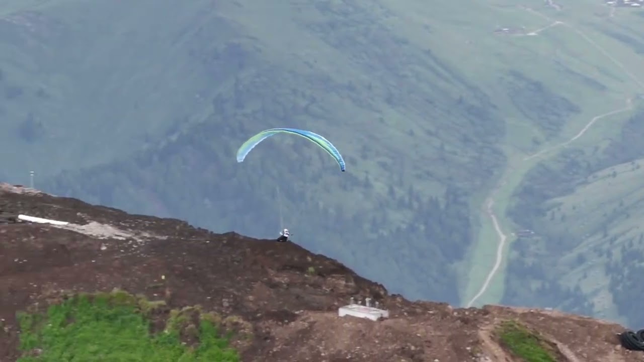 ParaAviation Libra RS am Aquila LX Liegegurtzeug in den Dolomiten.